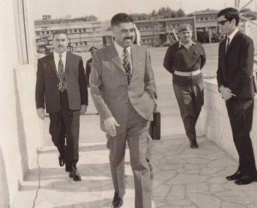 ماذا فعل وصفي التل عندما شاهد شابان عسكريان بالجيش يقفان تحت المطر اثناء عودتهما لمنزليهما  ؟