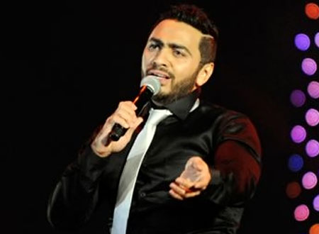 شاهد  ..  تامر حسني يستعرض عضلاته بصور ينشرها من صالة «الجيم»