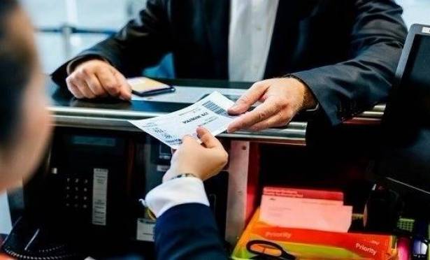 حيلة بسيطة لتغيّر تذكرتك للدرجة الأولى مجاناً