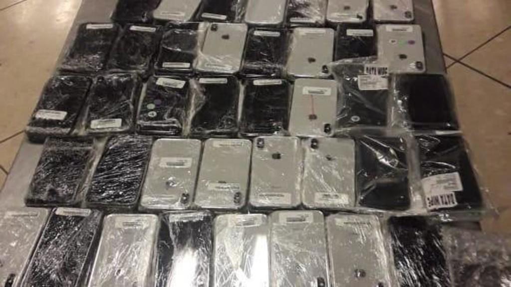 احباط تهريب أكثر من 400 جهاز خلوي في مطار الملكة علياء الدولي