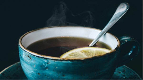 دراسة: شرب الشاي الساخن في الصيف يبردك
