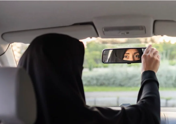 كيفية الانتقال للخلف بأمان في زحام رمضان: خطوات حاسمة