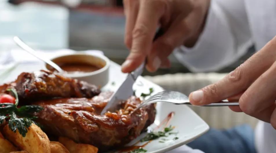 علماء يكشفون: من يتناولون هذا الطعام غالباً ما يعيشون لما بعد الـ100