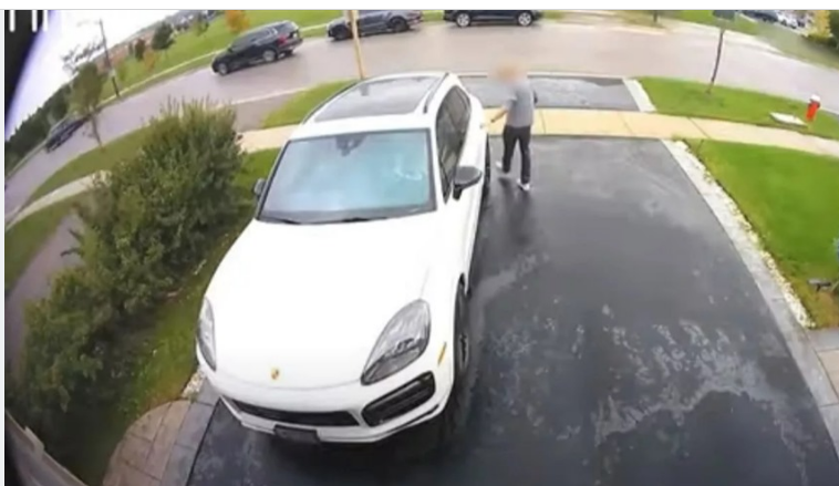 ادّعت رغبتها في شراء سيارته البورش ..  فدهسته وفرّت بها