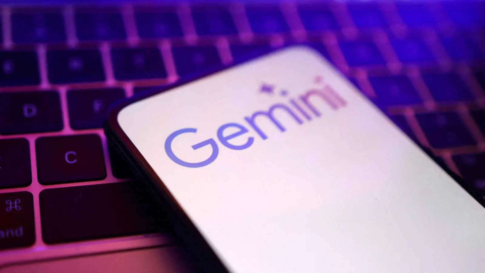 غوغل تطلق ميزة جديدة لإجراء المكالمات نيابة عنك عبر Gemini  