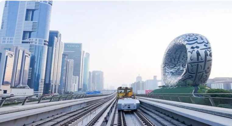 صيانة السكك بدقة رقمية ..  مترو دبي يدخل عصر الأتمتة