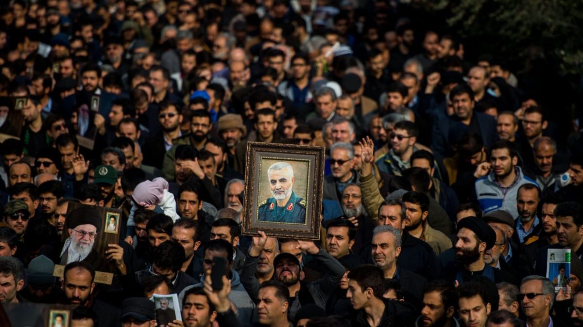 بالصور  ..  دولة عربية تمنح قاسم سليماني أرفع وسام جمهوري  ..  تعرف عليها