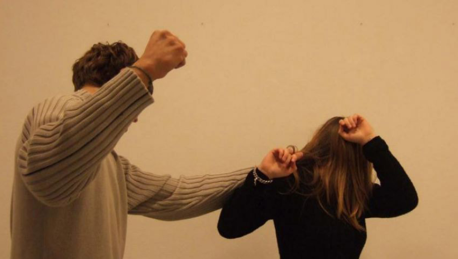 براءة بحريني من ضرب زوجته وإتلاف محتويات الشقة