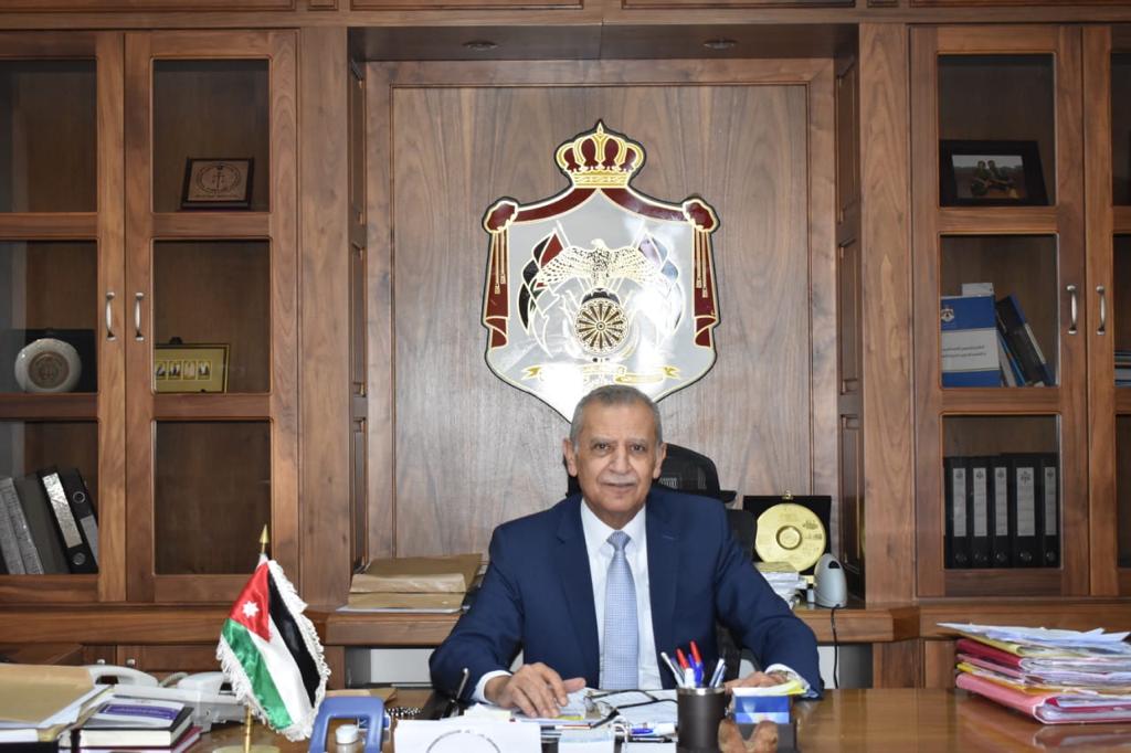 رئيس النيابة العامة يُحيل نفسه للتقاعد  ..  وثيقة
