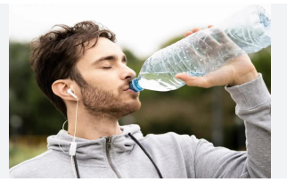 أهمية شرب الماء: كم تحتاج يوميًا لتحقيق أفضل نتائج صحية