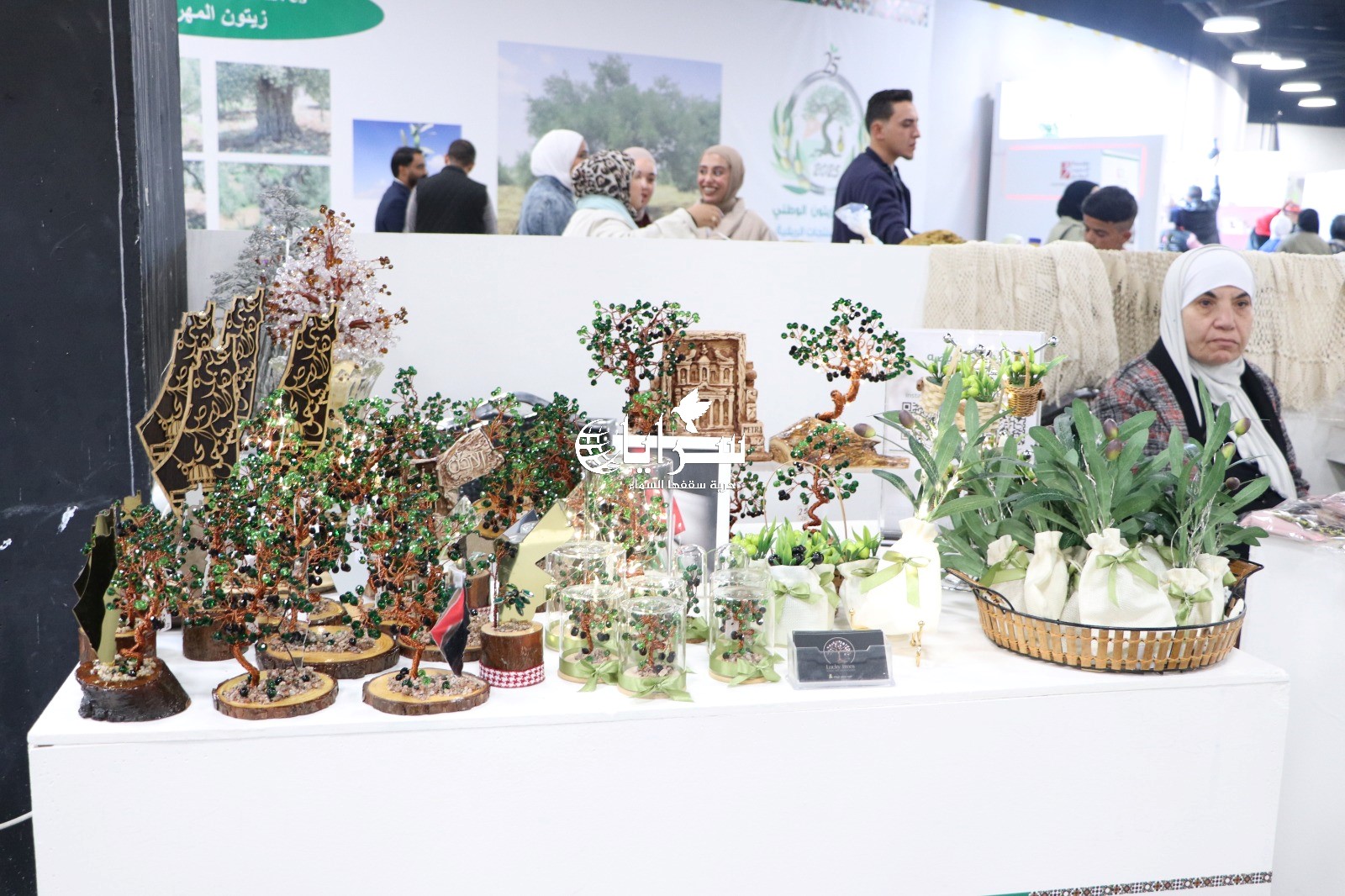 بالصور ..  سرايا ترصد اليوم الأول لمهرجان الزيتون الـ 25