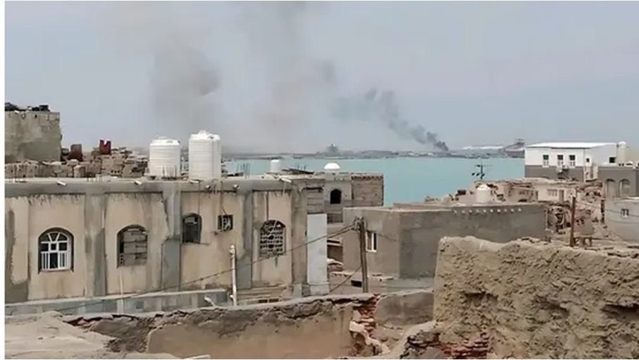 اليمن ..  تجدد قصف المخا والدفاعات الجوية تسقط مسيّرات حوثية