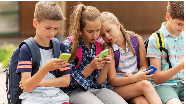 أدوات على آيفون وأندرويد تساعد الوالدين على حماية أطفالهم