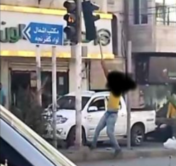 ثلاثيني يحطم إشارة ضوئية بمحافظة عجلون 