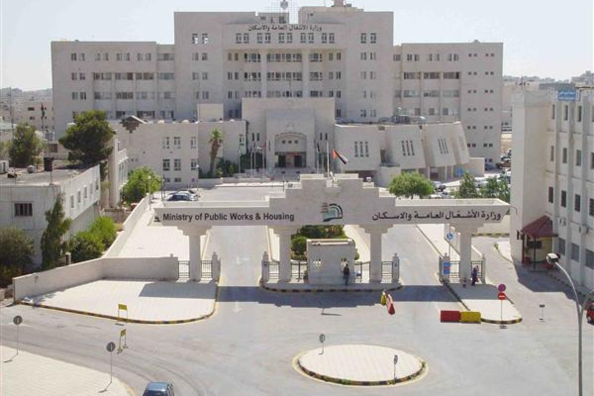 توصية نيابية بإحالة ملفات بـ”الأشغال” إلى “مكافحة الفساد”