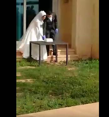بالفيديو ..  شاهد حفل زفاف عروسين بالحجر الصحي في البحر الميت
