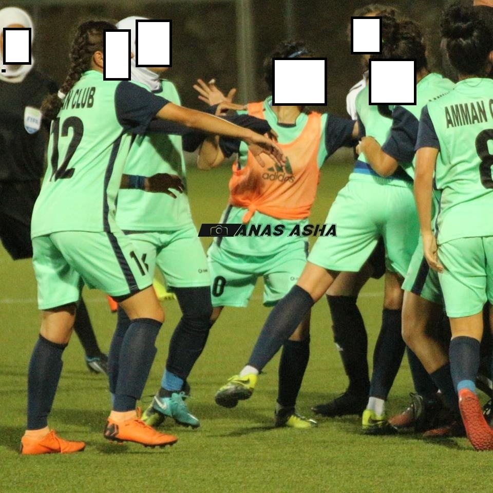بالصور : مشاجرة عنيفة بين لاعبات بالدوري الاردني النسوي 