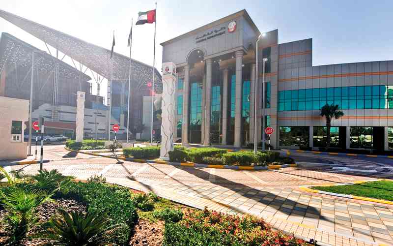 الامارات  ..  يعيد سيارة استعملها 6 أشهر ويحصل على ثمنها كاملاً وتعويضاً عن الأضرار