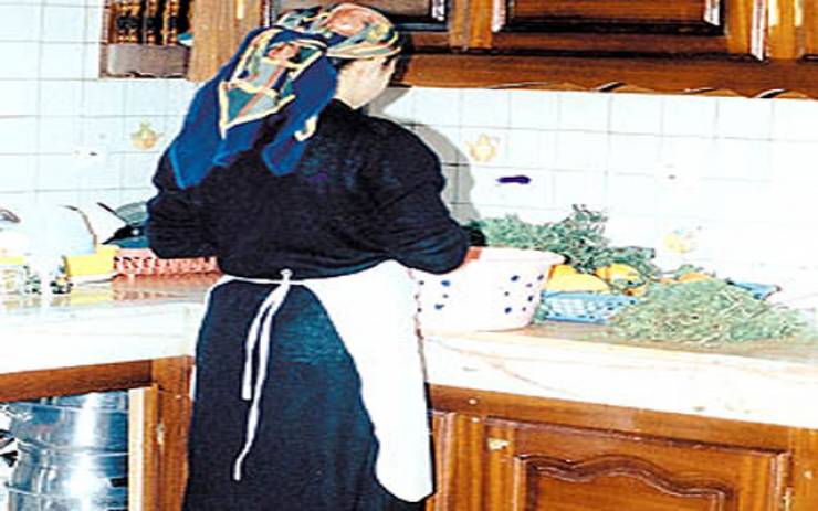 فيديو| رد فعل الرجال عند إتصال زوجاتهم لإخبارهم أن الخادمة حامل