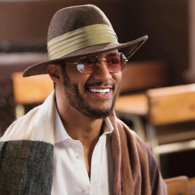 بالفيديو والصور  ..  محمد رمضان حافي القدمين ويؤكد: الجدل هو ما يلازم النجم الحقيقي