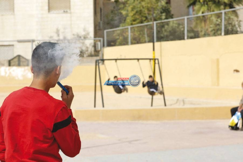 تقرير خطير يكشف "تغلغل" السجائر الإلكترونية في مدارسنا و حقيقة "مأمونيتها"