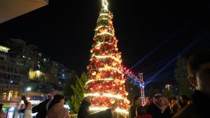 السلط تُضيء شجرة الميلاد… رسالة محبة تُنير الأردن كله