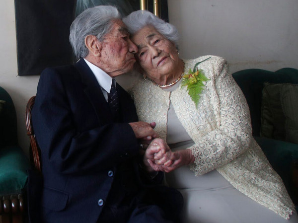 عمرهما 215 عاما ..  نهاية قصة "أكبر زوجين في العالم"