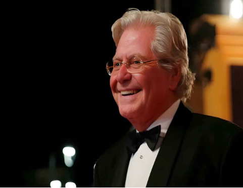 حسين فهمي يدعو لترميم الأفلام المصرية الكلاسيكية