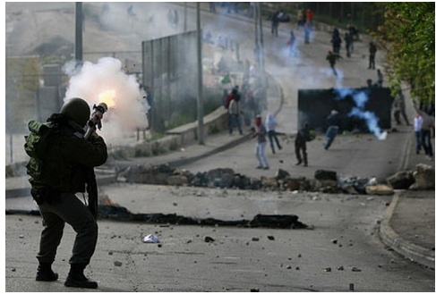 الاحتلال يعتدي بالضرب على شابين من بيت بيت إكسا 