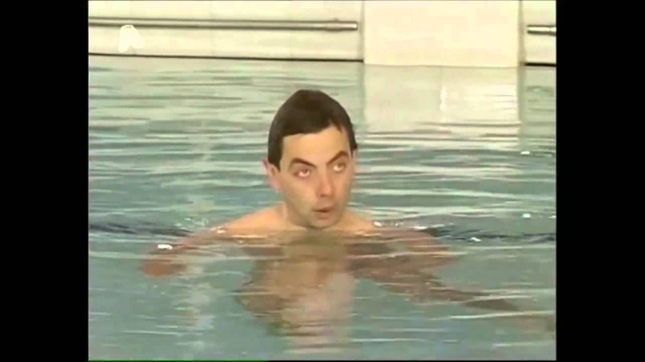 مستر بين في المسبح يموت من الضحك 