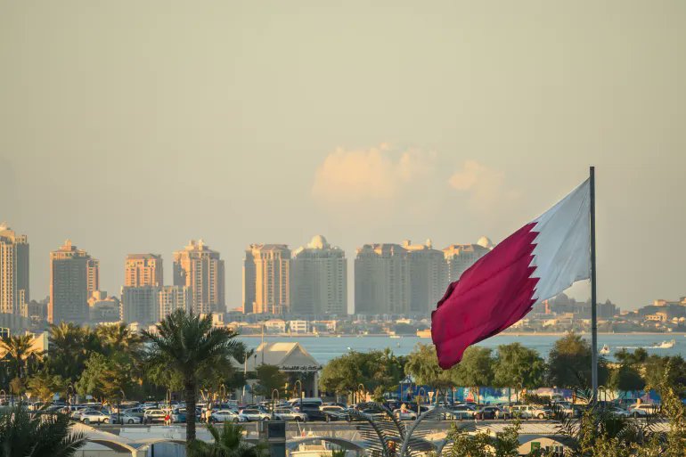 قطر وفاة 6 أشخاص في حادث تحطم طائرة مروحية قطرية