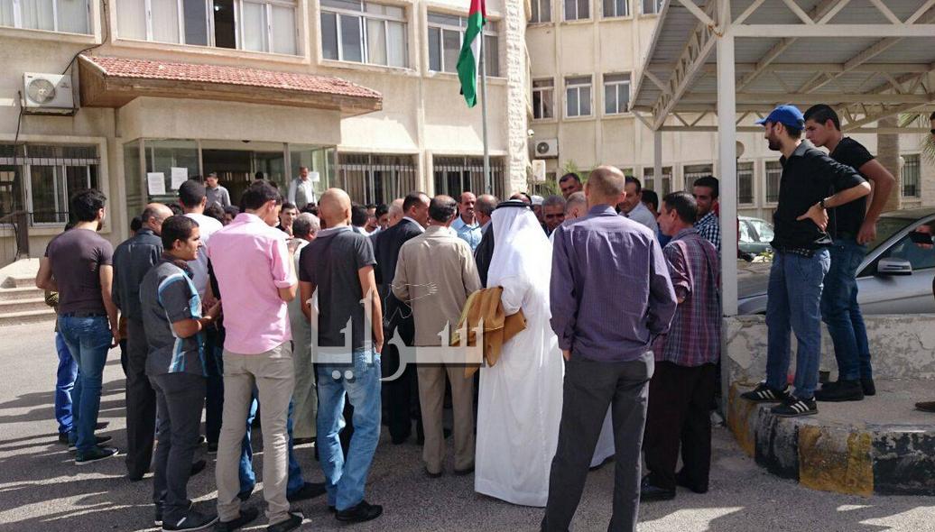 بالصور  ..  أولياء امور الطلبة الاردنيين باليمن يناشدون الملك للاسراع  بقبول ابنائهم في الجامعات الاردنية