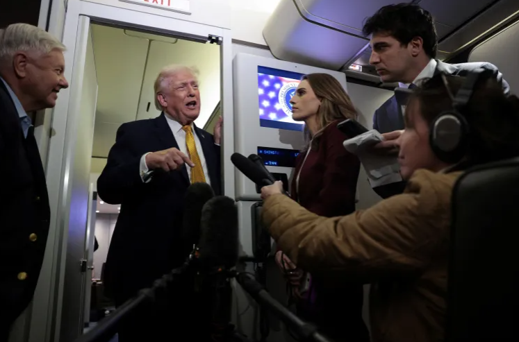 ترامب يهدد إيران بـ"ضربة قاسية" إذا قُتل متظاهرون