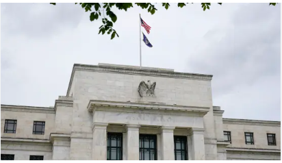 «الفيدرالي» الأميركي يثبت الفائدة عند نطاق 4.25 % - 4.50 % رغم ضغوط ترمب