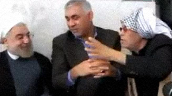 بالفيديو : شيخ عربي أهوازي يواجه الرئيس الإيراني وينتقده