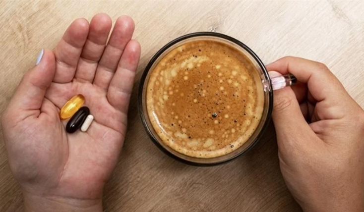 سر الـ120 دقيقة ..  كيف تحرمك القهوة من مفعول مكملاتك الغذائية؟