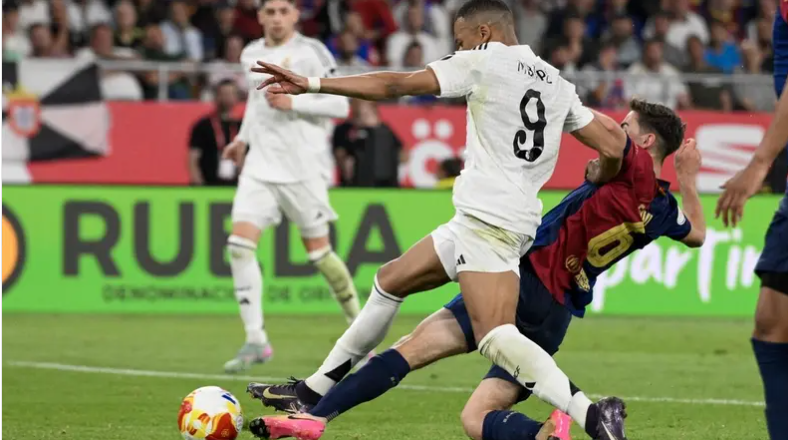 غافي: يمكن لمبابي تسجيل 5 أهداف ..  فوز برشلونة أهم
