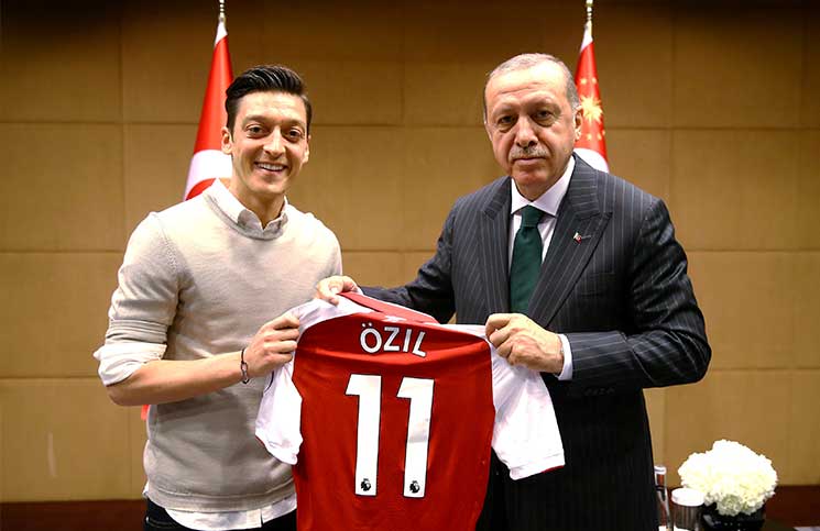 كيف علق أردوغان على اعتزال مسعود أوزيل؟
