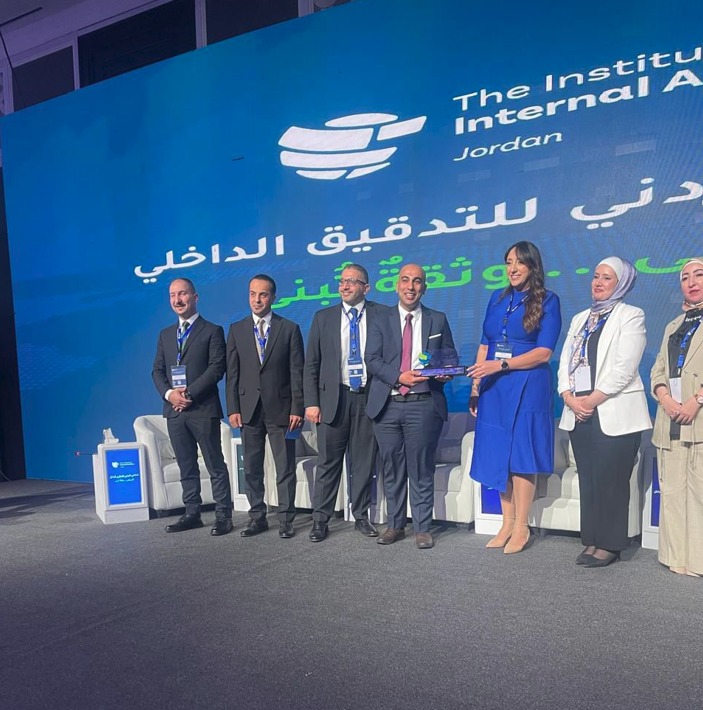 رئيس جمعية التدقيق الداخلي يكرّم مدير وحدة الرقابة والتدقيق الداخلي في جامعة البترا
