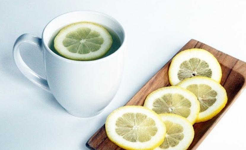 5 حالات "خطيرة" تنتج عن شرب الكثير من ماء الليمون