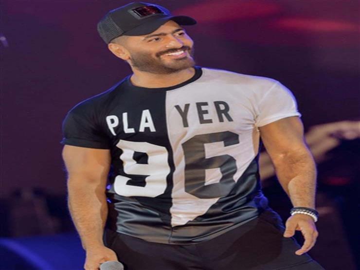 تامر حسني يمازح زوجين في حفله الأخير: "مظلوم الراجل جدا"  ..  فيديو 