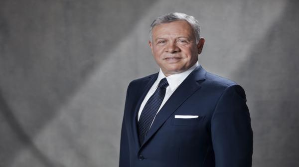 الملك يعود إلى أرض الوطن بعد زيارة إلى قطر
