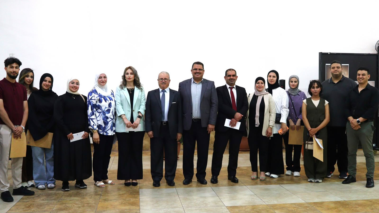 جامعة فيلادلفيا تكرّم الفائزين بمسابقة وطنية لتصميم الملصقات الفنية