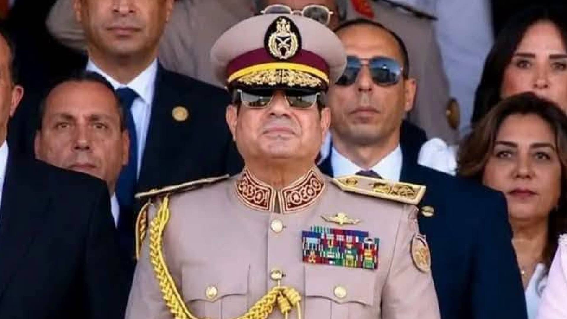 مشهد غير مألوف يثير فضول "الإسرائيليين" ..  السيسي بالزي العسكري: لا تطبيع دون دولة فلسطينية