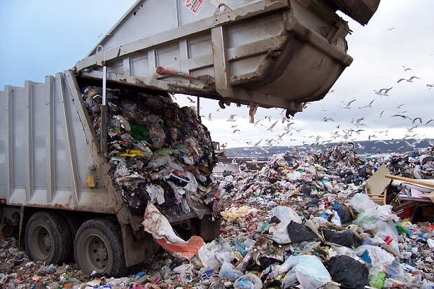 وزير البلديات :النفايات تكلف الأردن 380 مليون سنويا