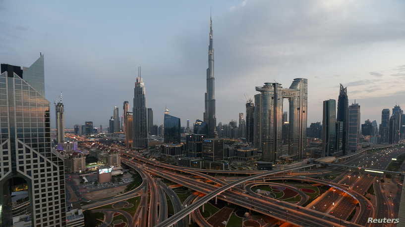 دبي تبحث عن 100 ألف مبرمج
