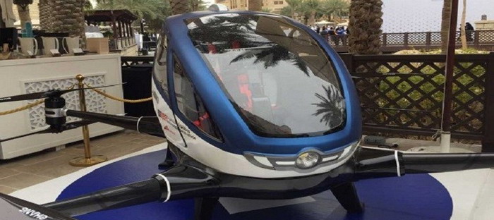 بالصور .. دبي تقدم سيارة طائرة مصنعة في الصين علي هامش القمة العالمية للحكومات