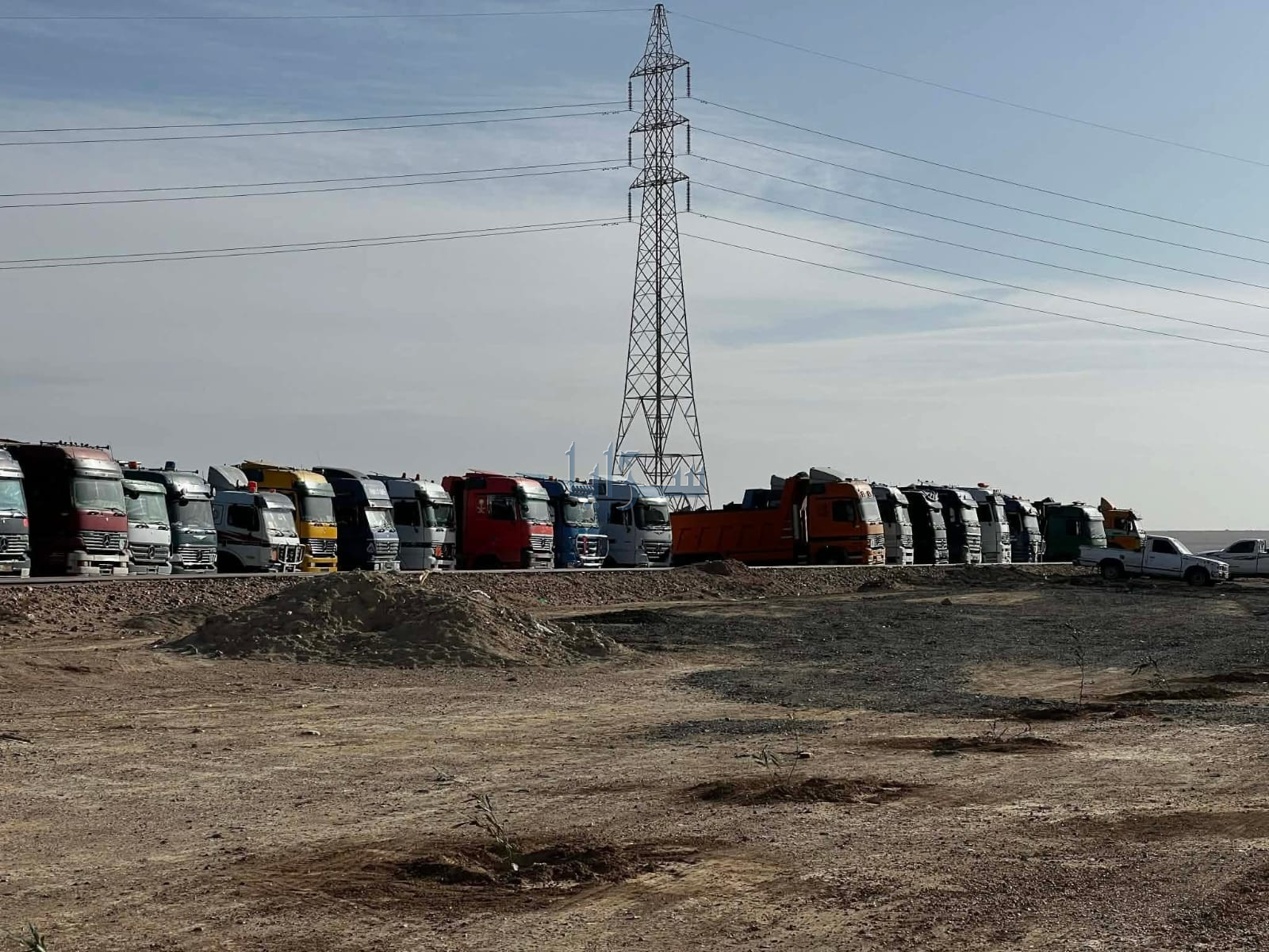 احتجاجًا على متعهد ..  وقفة لأصحاب القلابات في لواء الحسا للمطالبة بأجورهم