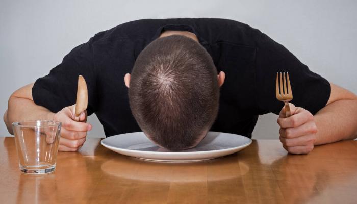 أشعر بالجوع الشديد والتنميل والعصبية فما السبب؟