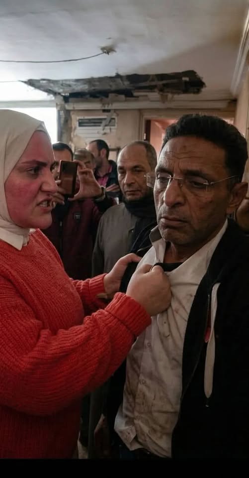 شاهد  ..  زوجة تعتدي على زوجها بالضرب داخل محكمة مصرية 